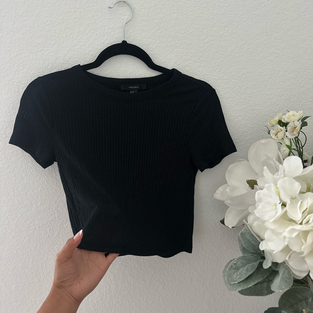 Forever 21 black crop tee